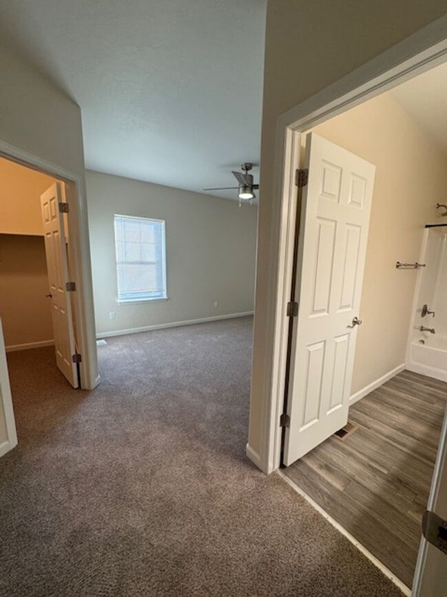 Building Photo - Modern 2-Story Townhome in Prime Mesa Mall Location!