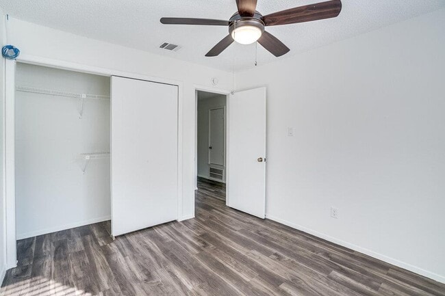 Building Photo - 616 Greenlawn Blvd