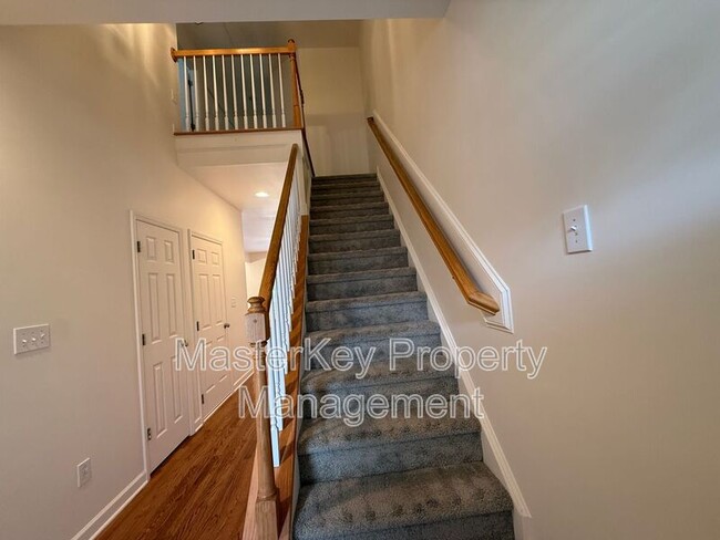 Building Photo - 5420 Goldenglow Way