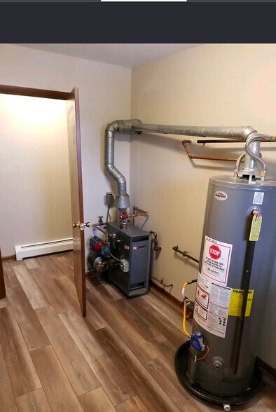 Building Photo - 9431 Kennedy Ave