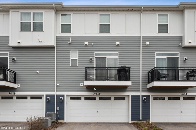 Building Photo - 3s623 Everton Dr