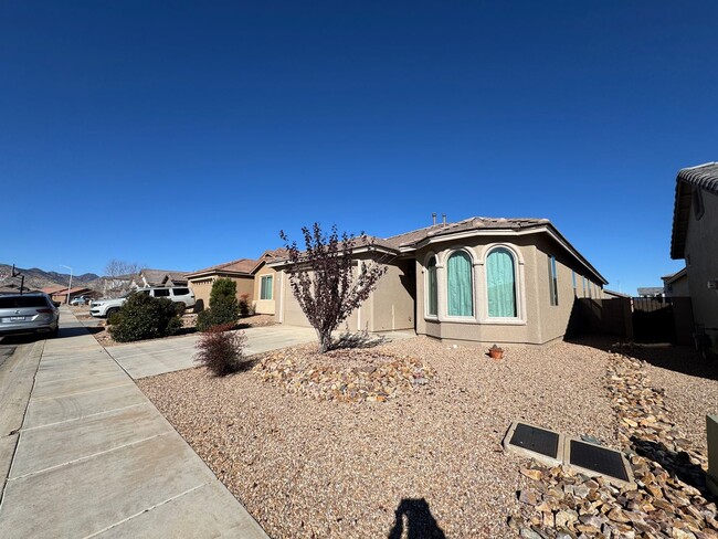 Building Photo - 4BR/2.5BA/2CG, 2057 sq.ft. rental with DOG RUN in Sierra Vista, AZ