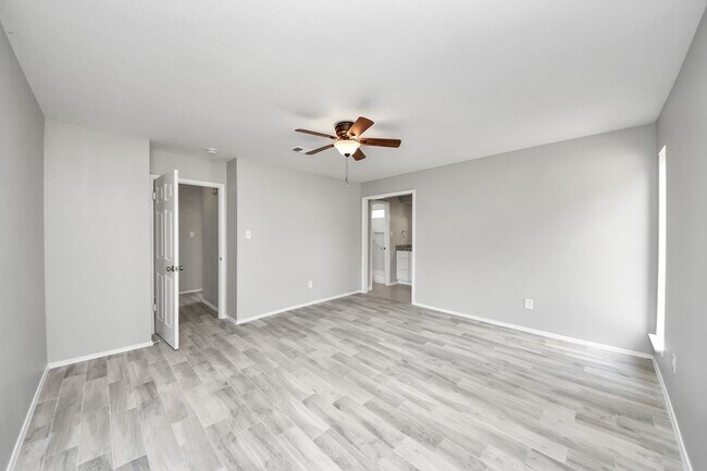 Building Photo - 19734 Oakland Valley Dr