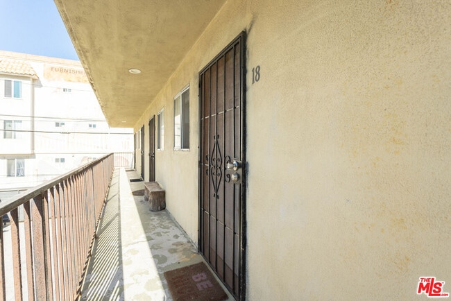 Building Photo - 1313 Ocean Front Walk