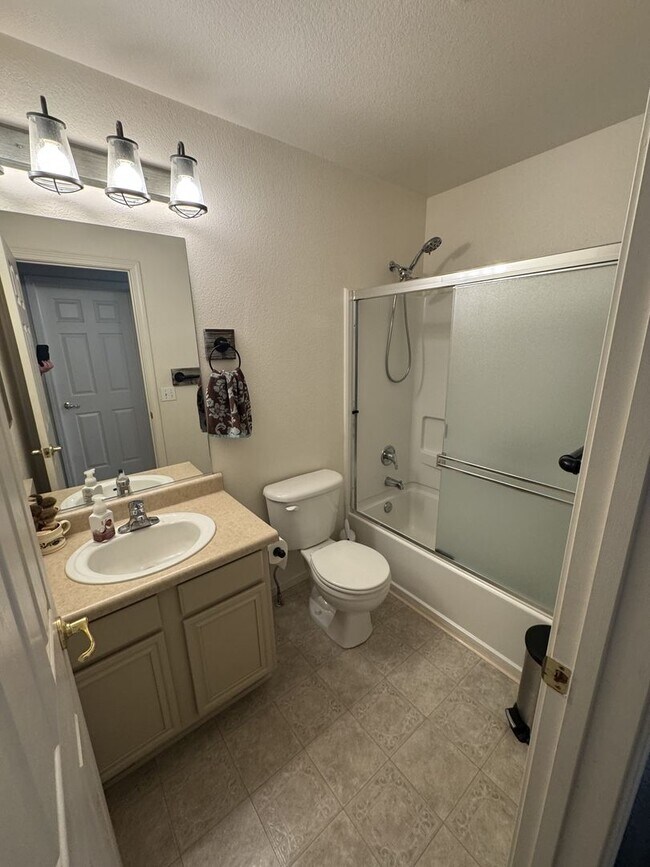 Building Photo - 17605 Alexandria Ct