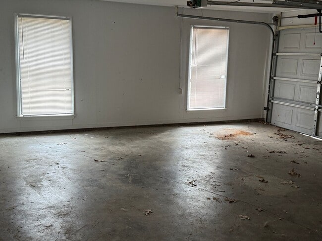 Building Photo - 3 bedroom/2 bath house in 047 Brandon!