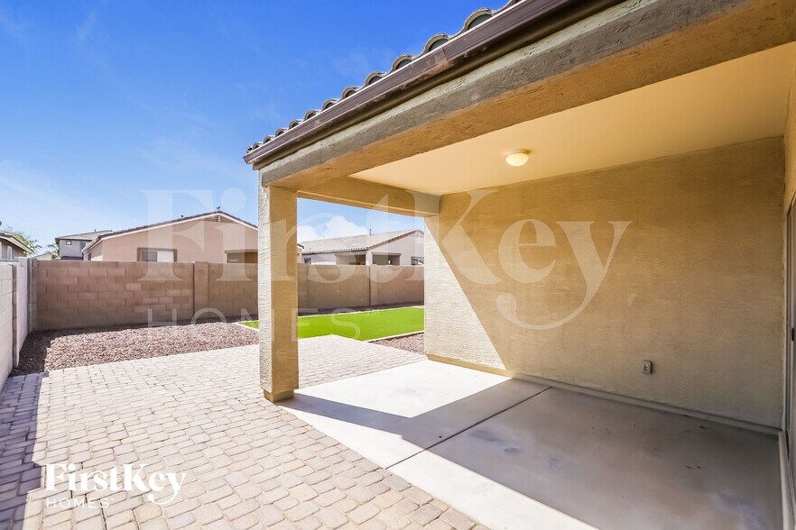 Building Photo - 38105 W Isabella Ln