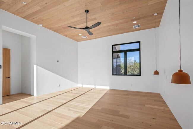 Building Photo - 10249 E Joy Ranch Rd