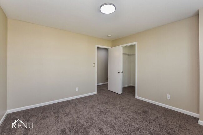 Building Photo - 132 Lockport Dr