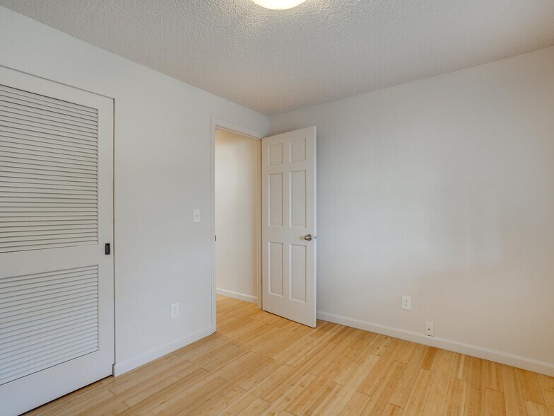 Building Photo - 3902 NE 135th Ave