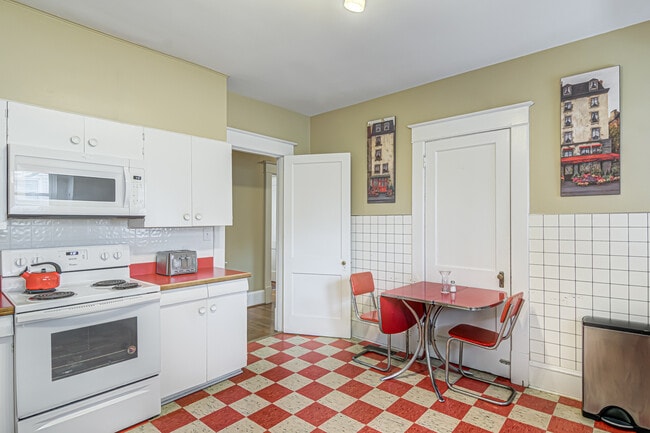 Building Photo - 707 Mayflower Dr