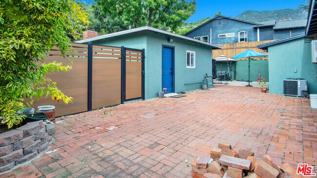 Building Photo - 1007 Sunmore Ln