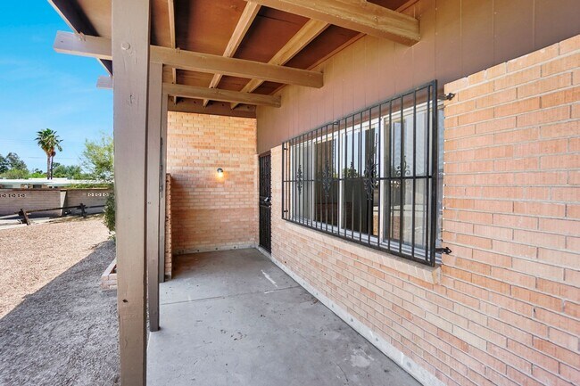 Primary Photo - Eastside home- 4 bedroom/ 2 bathrooms, pool and large backyard