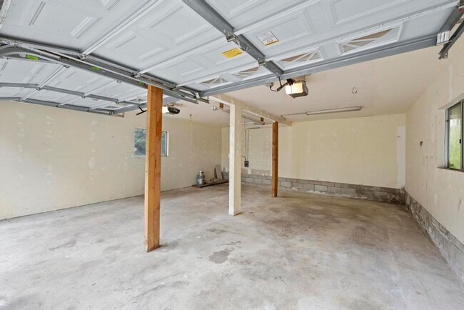 Building Photo - Cozy 2 Bed, 1 Bath Hideaway in Poway