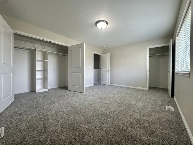 Building Photo - 2-Bedroom Townhome with Central AC and Covered Parking