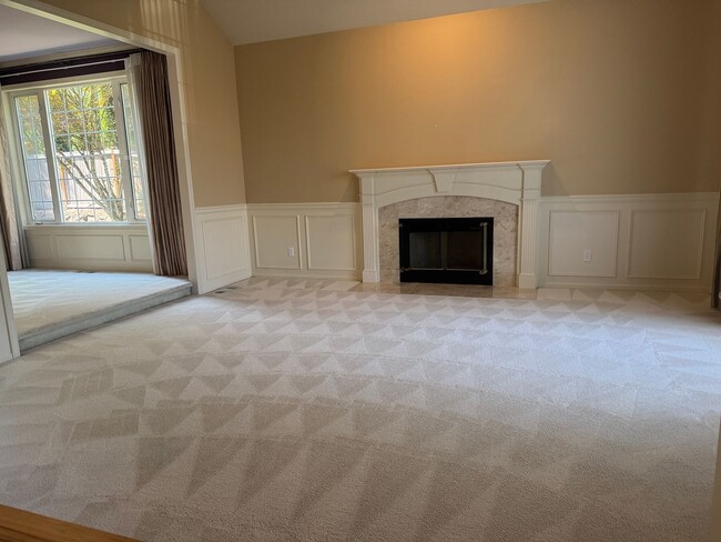 Building Photo - Exceptional 3 Bed, 2.5 bath in Sammamish w...