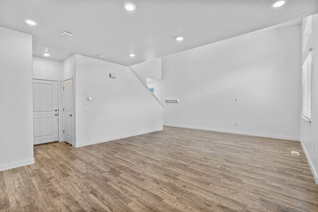 Building Photo - Stunning Row End Townhome In Great Location!