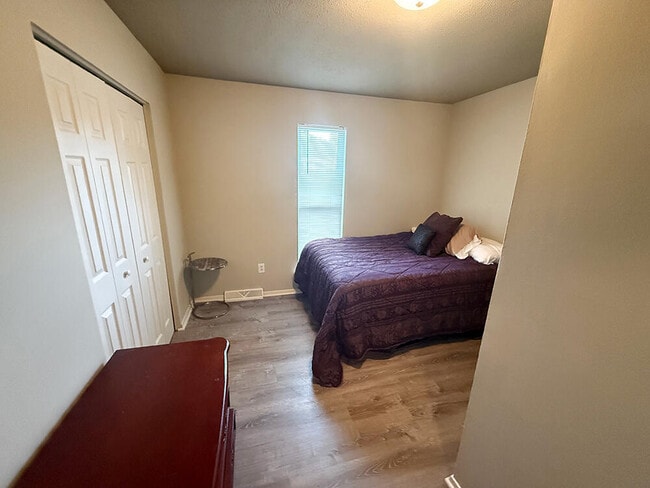 Building Photo - 212 Wheaton Ct