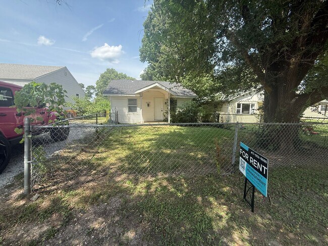 Building Photo - 1531 E Talmage St