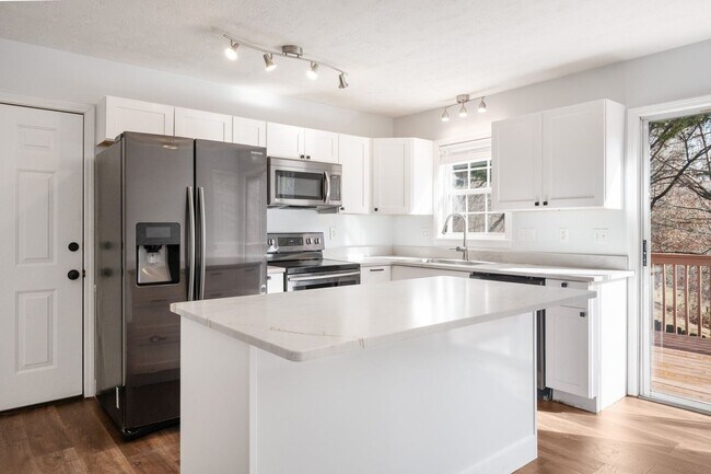 Building Photo - Spacious 5BR House in Asheville