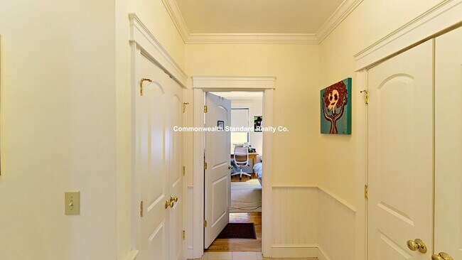 Building Photo - 27 Glenville Ave