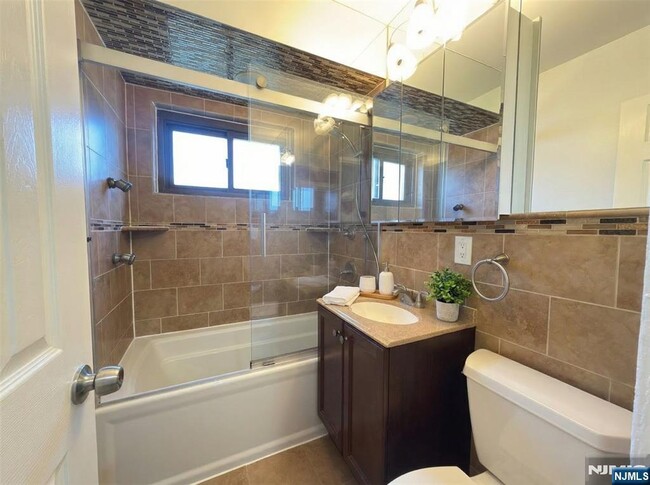 Building Photo - 400 Fairview Ave