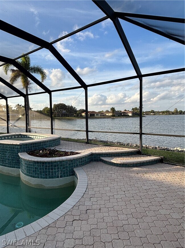 Building Photo - 2210 Grove Dr