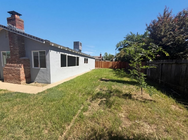 Building Photo - 1128 Hobart Dr