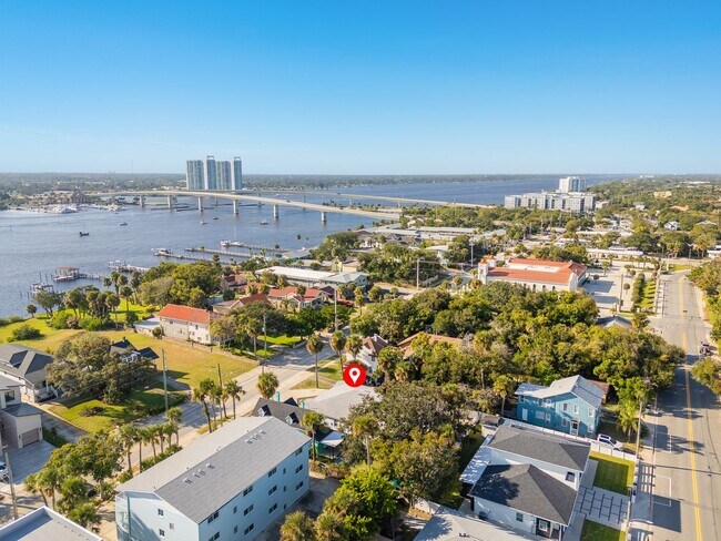 Building Photo - Charming 3-Bedroom Home Just 3 Blocks from...