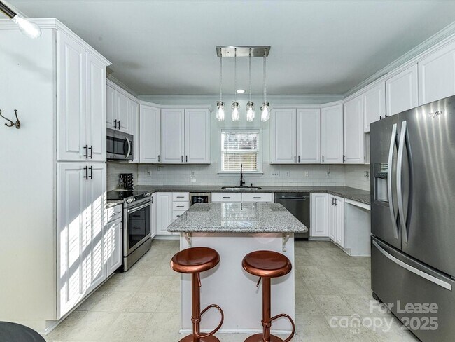 Building Photo - 6915 Pleasant Dr