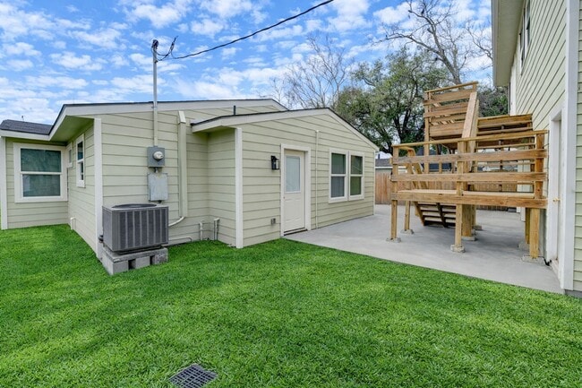 Building Photo - 6603 Narcissus St