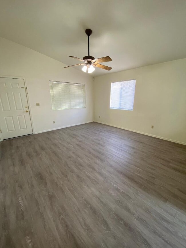 Building Photo - 10237 E Desert Crossings Way