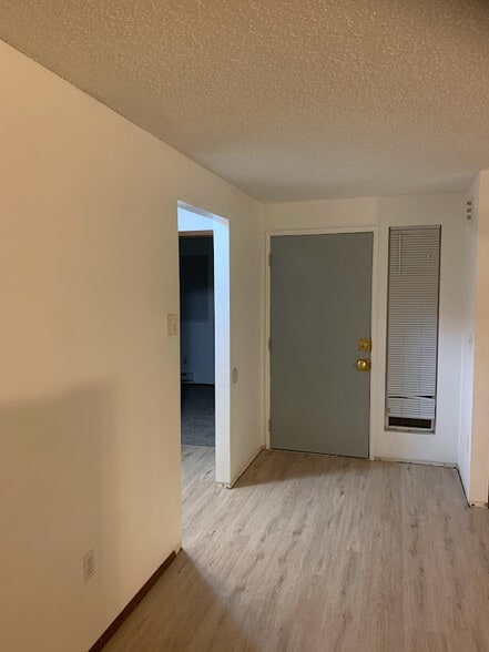 Building Photo - 9117 Meridian Plz NE