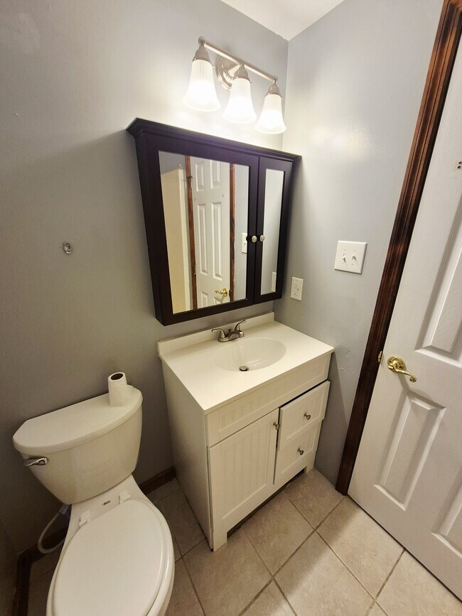 Building Photo - 976 Snow Mountain Rd