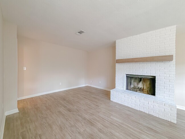 Building Photo - 2632 Vassar Rd