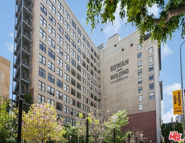 Building Photo - 460 S Spring St