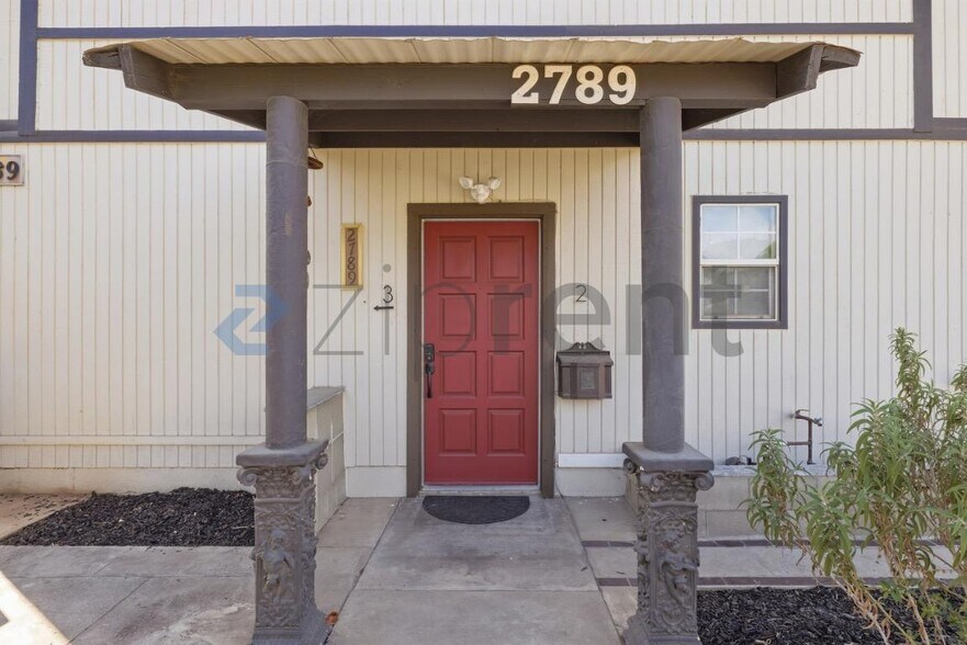 Building Photo - Unit 2