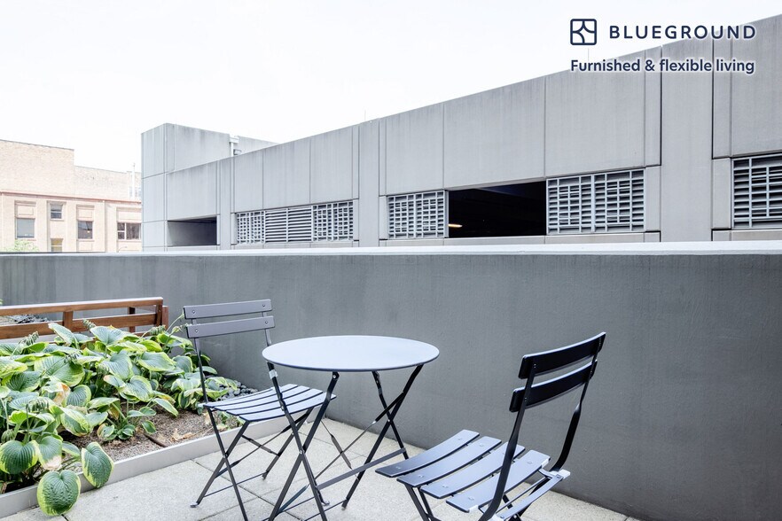 Building Photo - 165 North Des Plaines Street-SI FL3-ID750