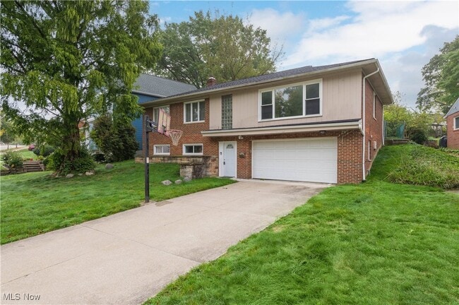 Building Photo - 23728 Glenhill Dr