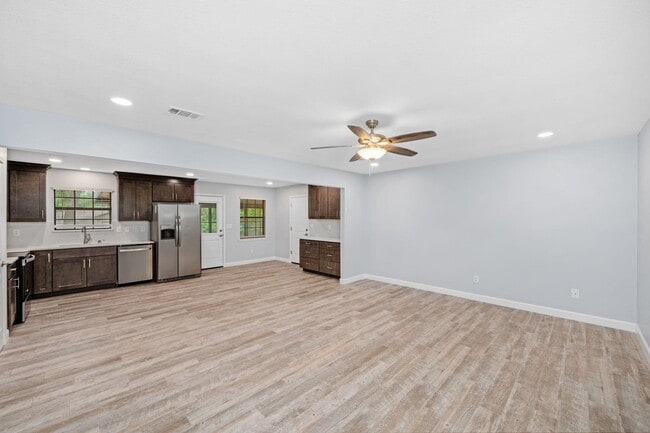 Building Photo - 391 Iowa St