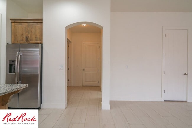 Building Photo - Pet Friendly 4 Bedroom Little Valley Home ...