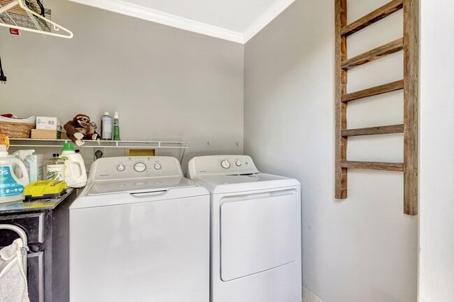 Building Photo - 227 NE 12th St