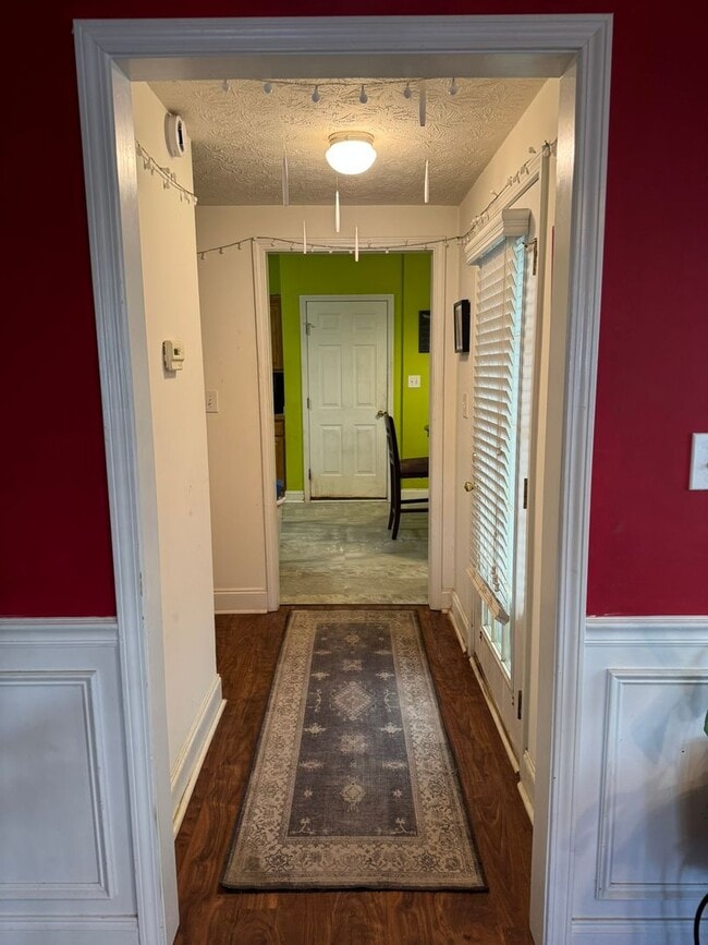 Building Photo - Beautiful East Side Home