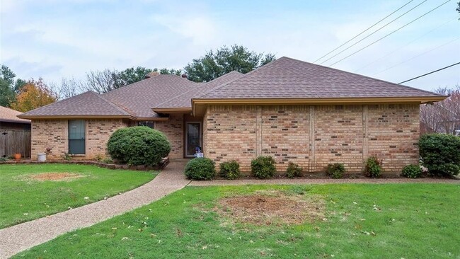 Building Photo - 7825 Silveridge Dr
