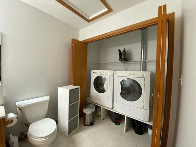 Building Photo - $1,975 | 3 Bedroom, 2.5 Bathroom Home | Ca...