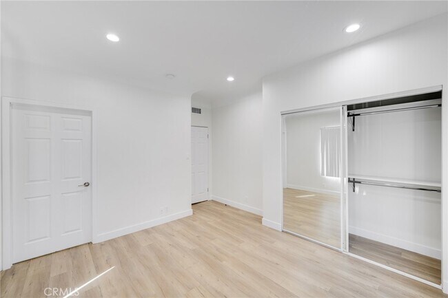 Building Photo - 622 Naranja Dr