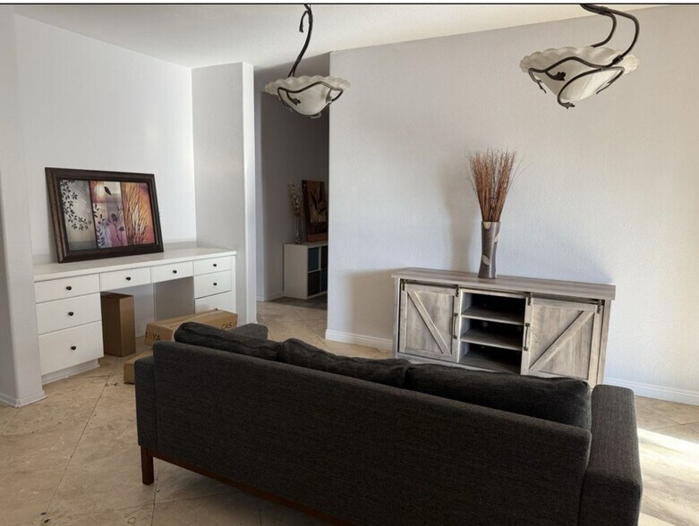 Family room - 6923 Delaware River Dr