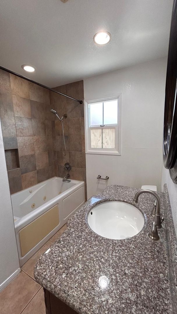 Building Photo - Beautiful and Spacious 3 Bedroom, 2 Bath Home! $3,800 Move In Ready!