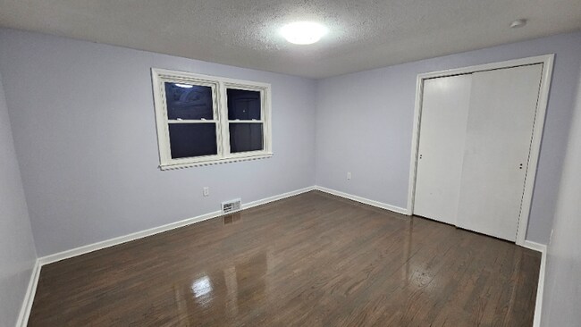 Building Photo - 167 S Main St