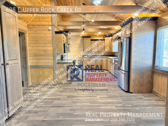 Building Photo - 698 E Upper Rock Creek Rd